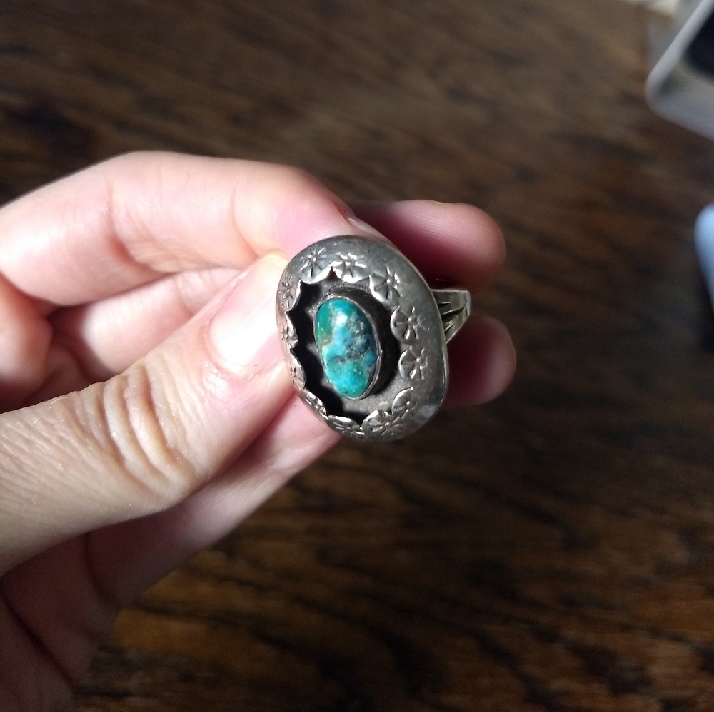 Navajo Sterling Shadowbox ring - Picture 2 of 7